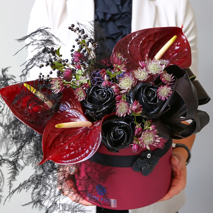 Цветы в коробке "Бордо"