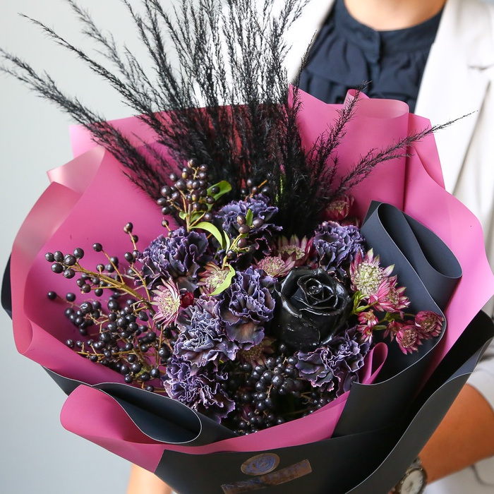 Букет з чорної трояндою "Сутінки"