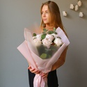 Букет из 7 пионовидных роз Тсумуги