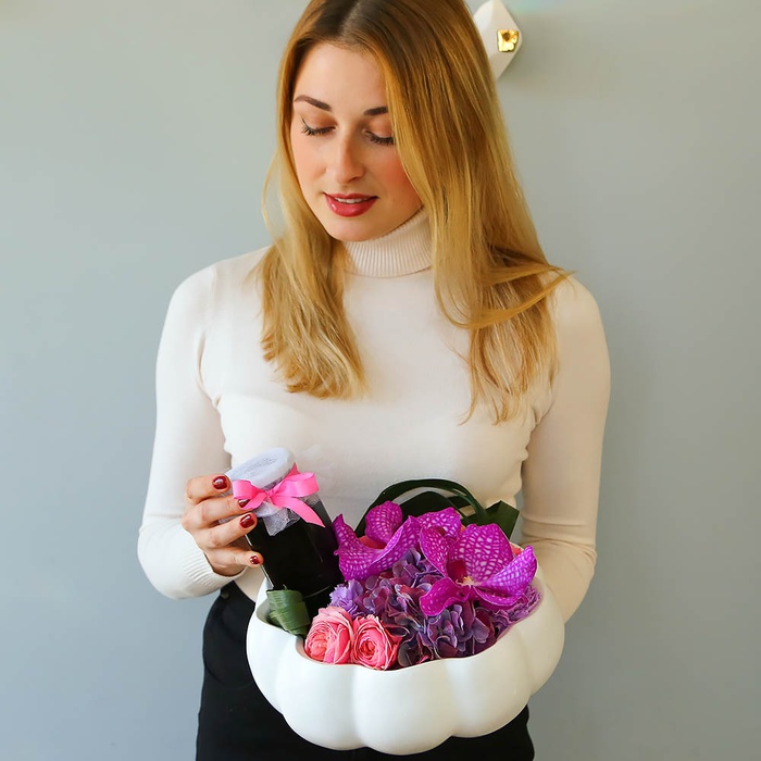 Подарочный набор с цветами и вареньем Черника-лаванда