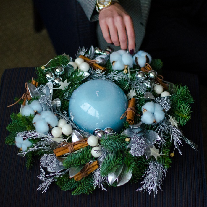 Новогодний венок со свечей