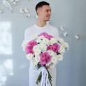Букет 15 розово-белых хризантем