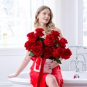 Цветы в коробке "25 роз Хартс"