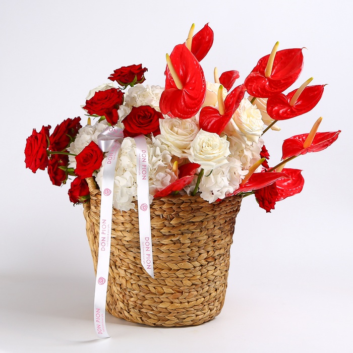 Квіти в кошику "Полум’яні обійми"