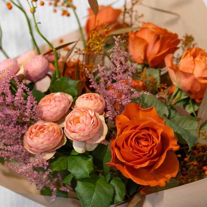 Букет роз "Коралловый огонь"