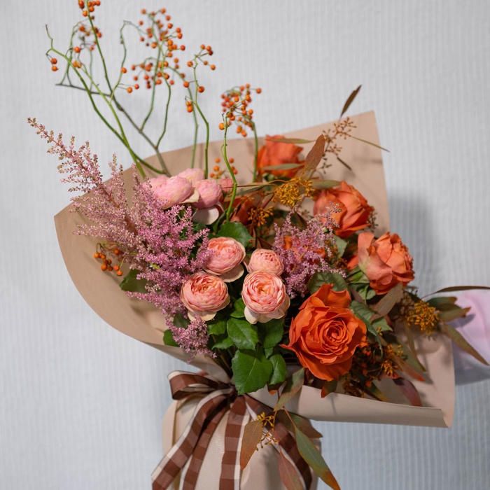 Букет роз "Коралловый огонь"