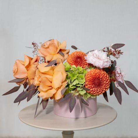 Квіти в коробці "Яскравий комплімент"