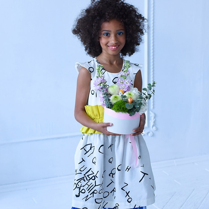 Квіти в коробці з котиками