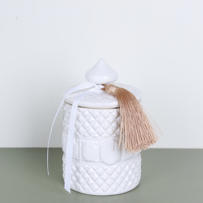 Парфумированная свеча в керамическом стакане с крышкой