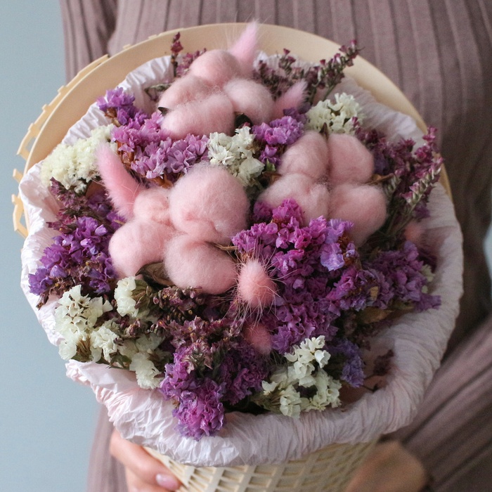 Букет из сухоцветов в вафельном стаканчике "Безупречная красота"