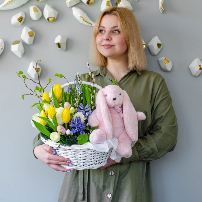 Квіти у кошику "Солодкі свята"