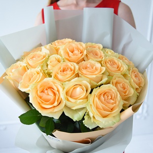Букет 25 персикових троянд Аваланч