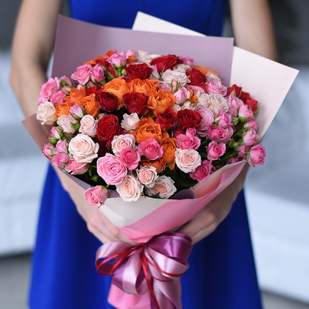 Букет 35 веток кустовой розы микс