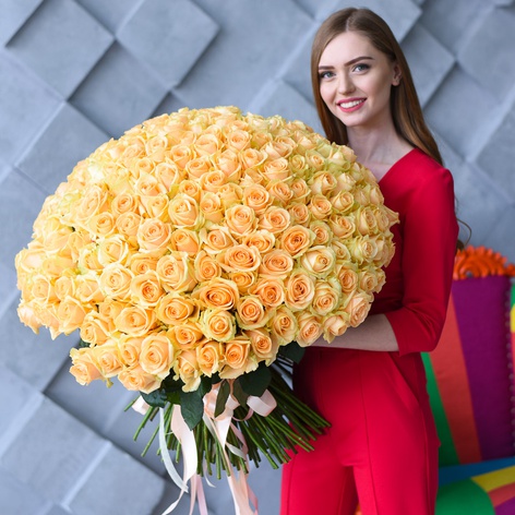 Букет 201 персикова троянда Аваланч