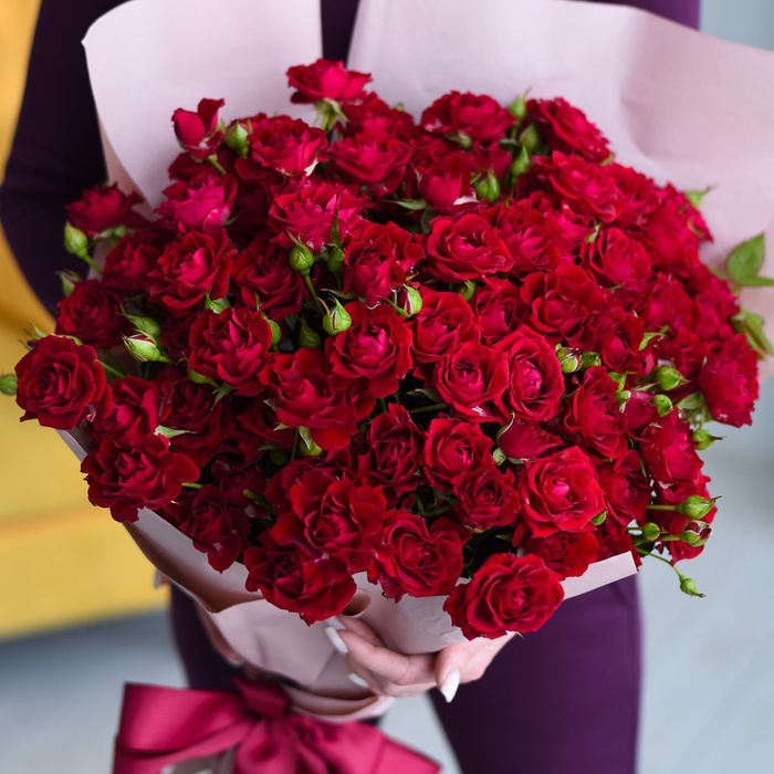 Букет из 21 кустовой розы Ивет