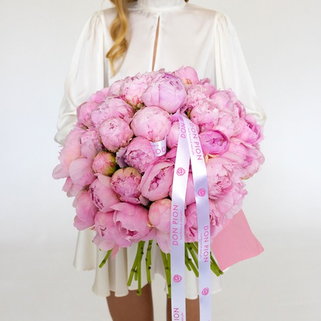 Букет 51 розовый пион