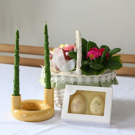 Подарунковий набір з квітами "Світла таємниця Великодня"