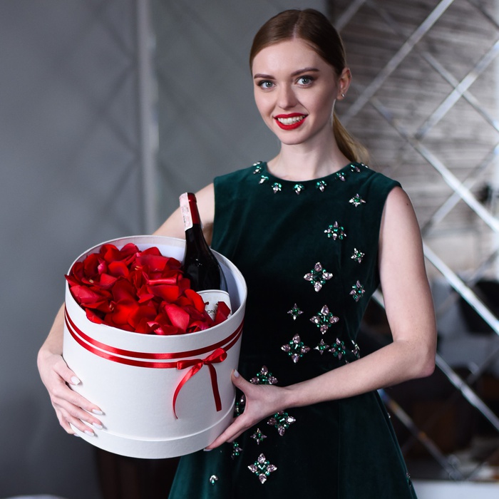 Подарунковий набір з пелюстками "Червоні троянди", L