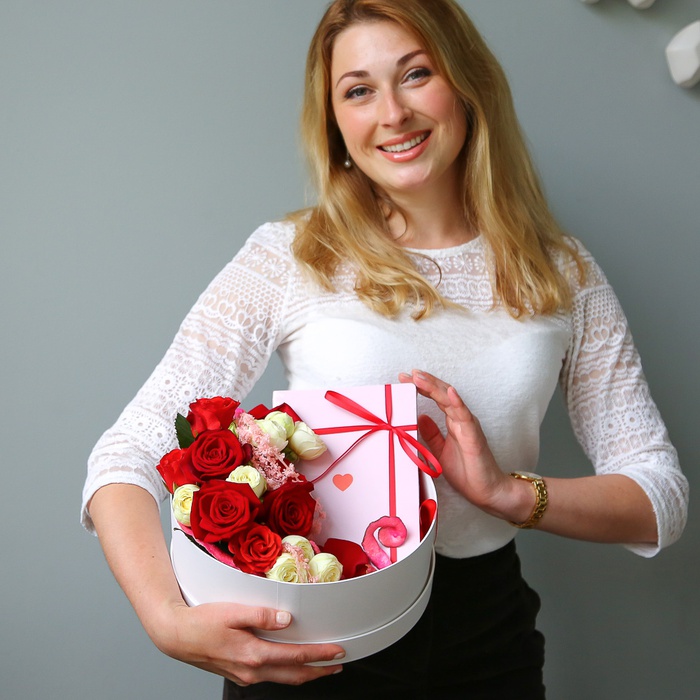 Подарунковий набір з квітами і блокнотом