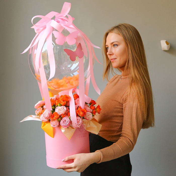 Розы в коробке с шаром Bubbles