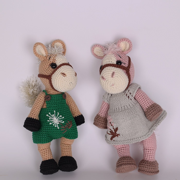 Вязаная игрушка Лошадка