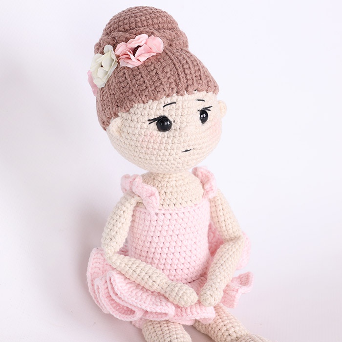 Вʼязана іграшка "Балерина"