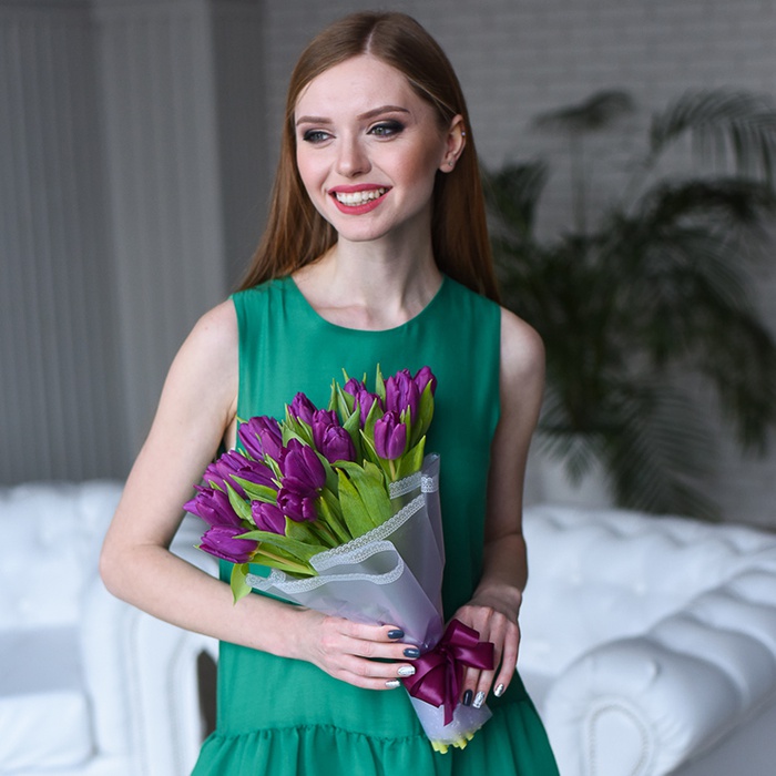 Букет 21 фіолетовий тюльпан
