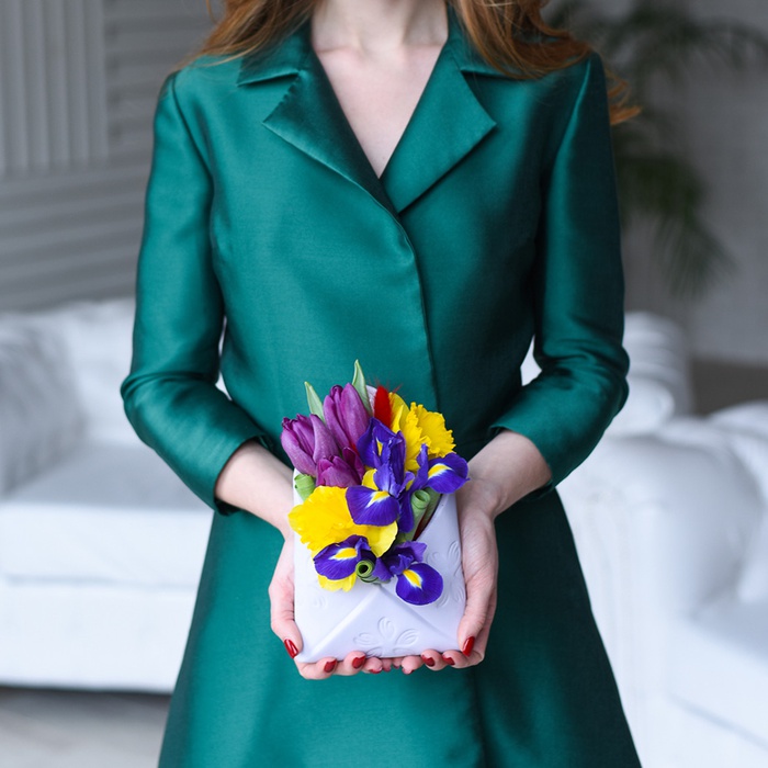 Композиція в конверті "Весняний комплімент"