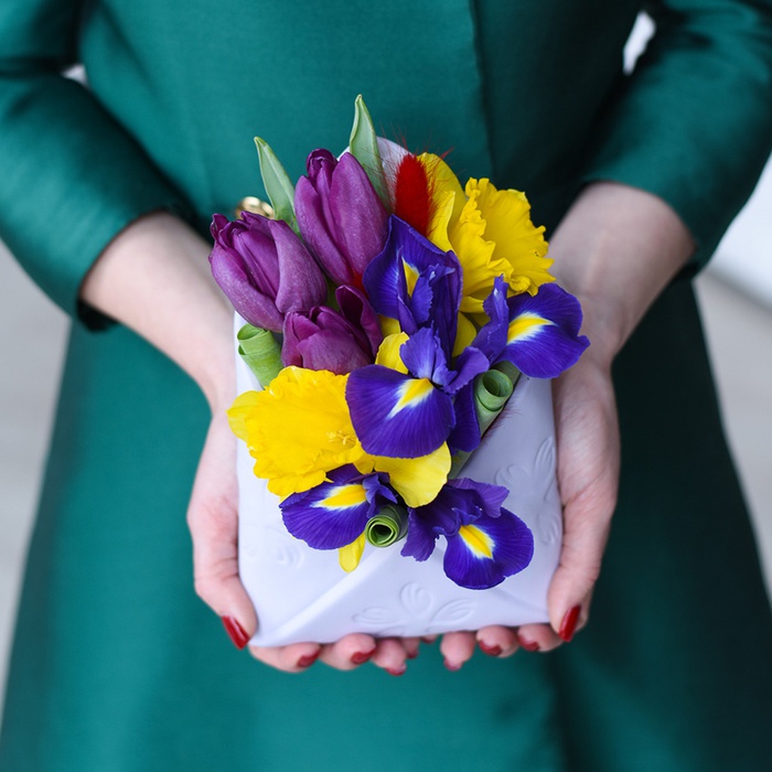 Композиція в конверті "Весняний комплімент"