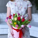 Квіти в коробці "Різнокольорові тюльпани"