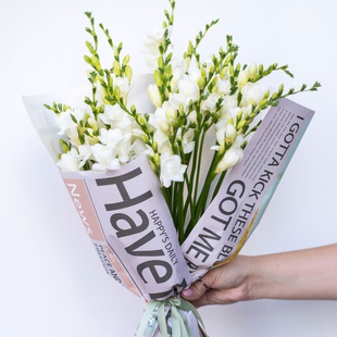 Букет з 25 білих фрезій