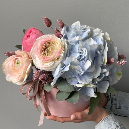 Квіти в коробці "Ніжний дотик"