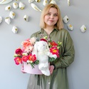 Квіти в коробці "Подарунок від зайчика"