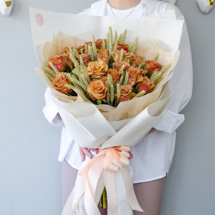 Букет 25 троянд Тоффі з пшеницею