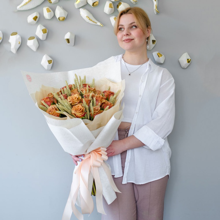 Букет 25 троянд Тоффі з пшеницею