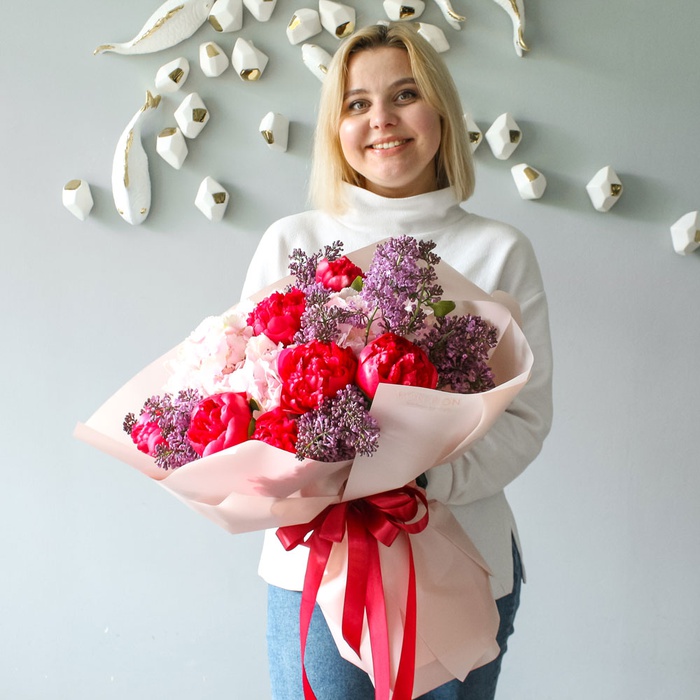 Букет с пионами и сиренью "Королевская любовь"