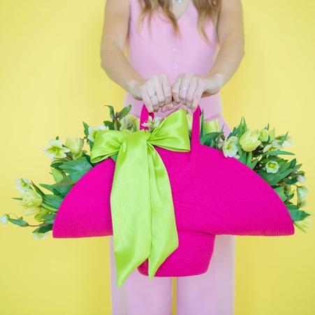 Шляпа с цветами "17 тюльпанов дабл с хелеборусом"