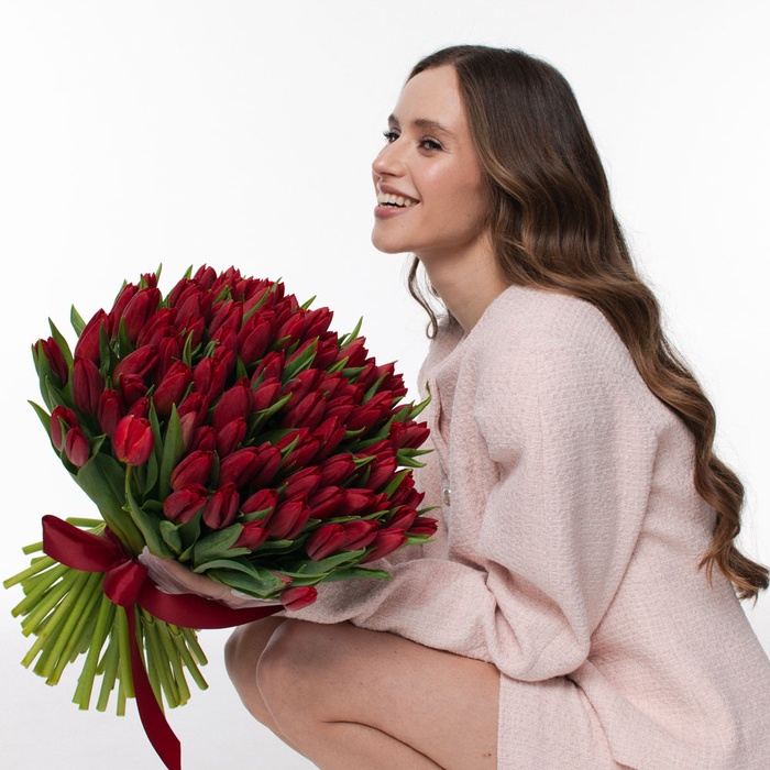 Букет 101 красный тюльпан