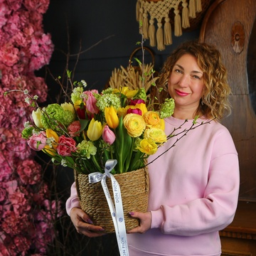 Кошик з квітами "Жіночий захват"