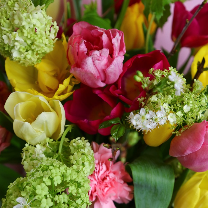 Корзина с цветами "Женский восторг"