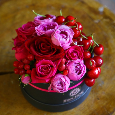 Квіти в коробці "Соковита ягода"