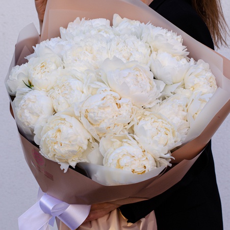Букет из белых пионов "Цветочное искушение"
