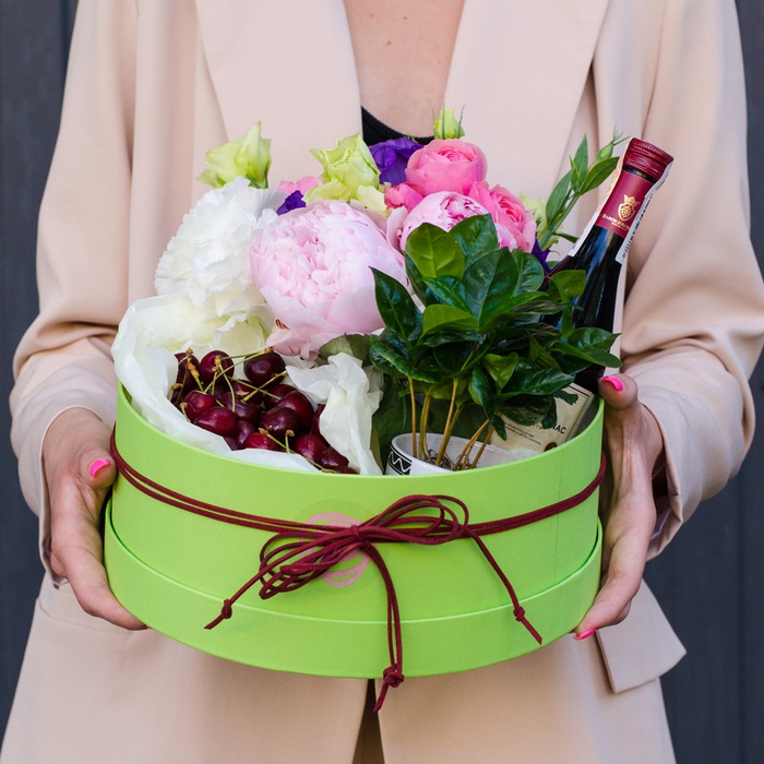 Подарунковий набір з квітами "Ранковий подарунок"