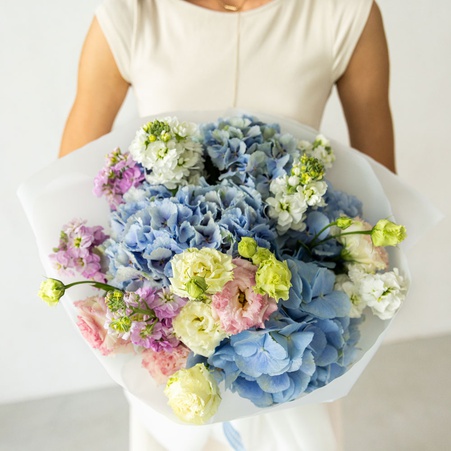 Букет из гортензии, маттиолы, эустомы "Ванильное небо"