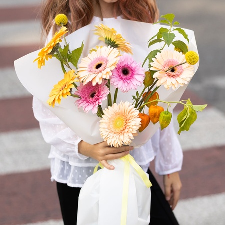 Букет из гербер "Радужный танец"