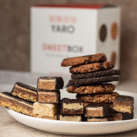 Подарочный набор конфет и печенья Sweet Box YARO