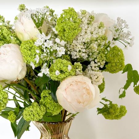 Цветы в вазе "Пионы и сирень"