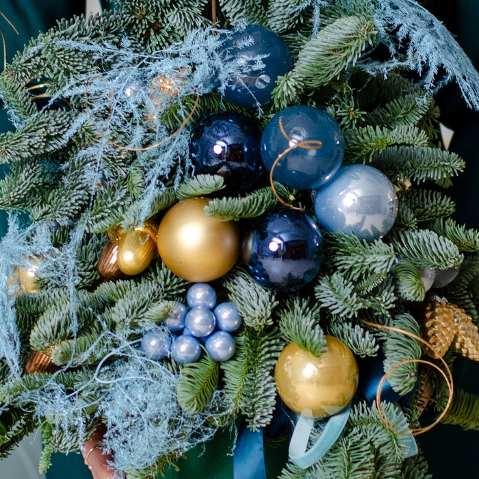 Новорічна ялинка "Блакитний магічний світ"