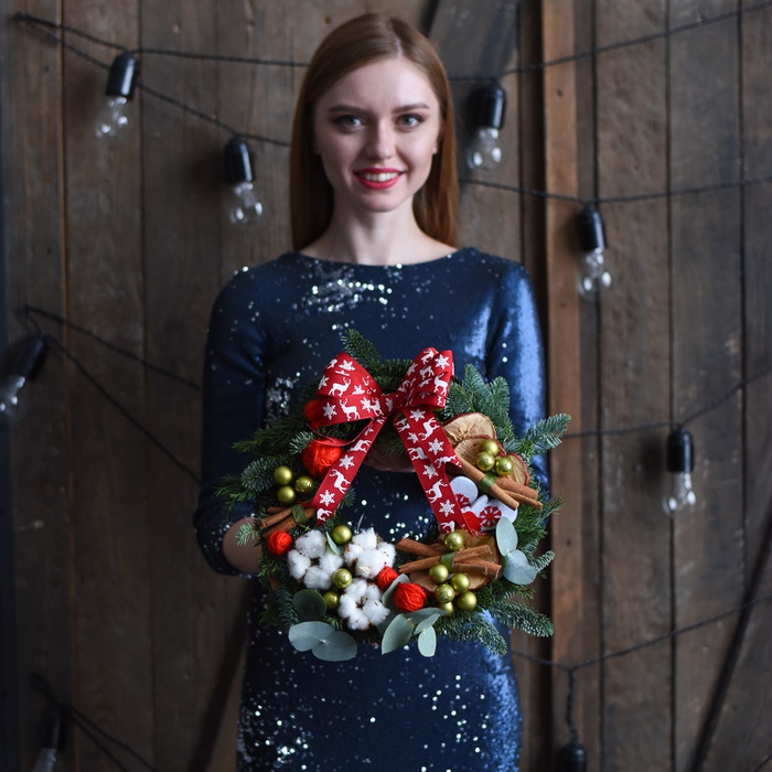 Композиция новогодний венок "Аромат корицы"