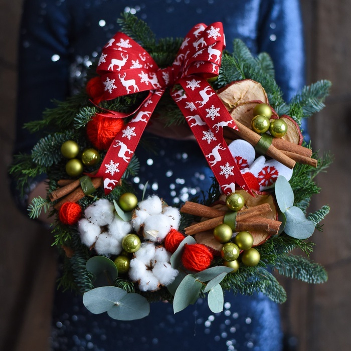 Композиция новогодний венок "Аромат корицы"